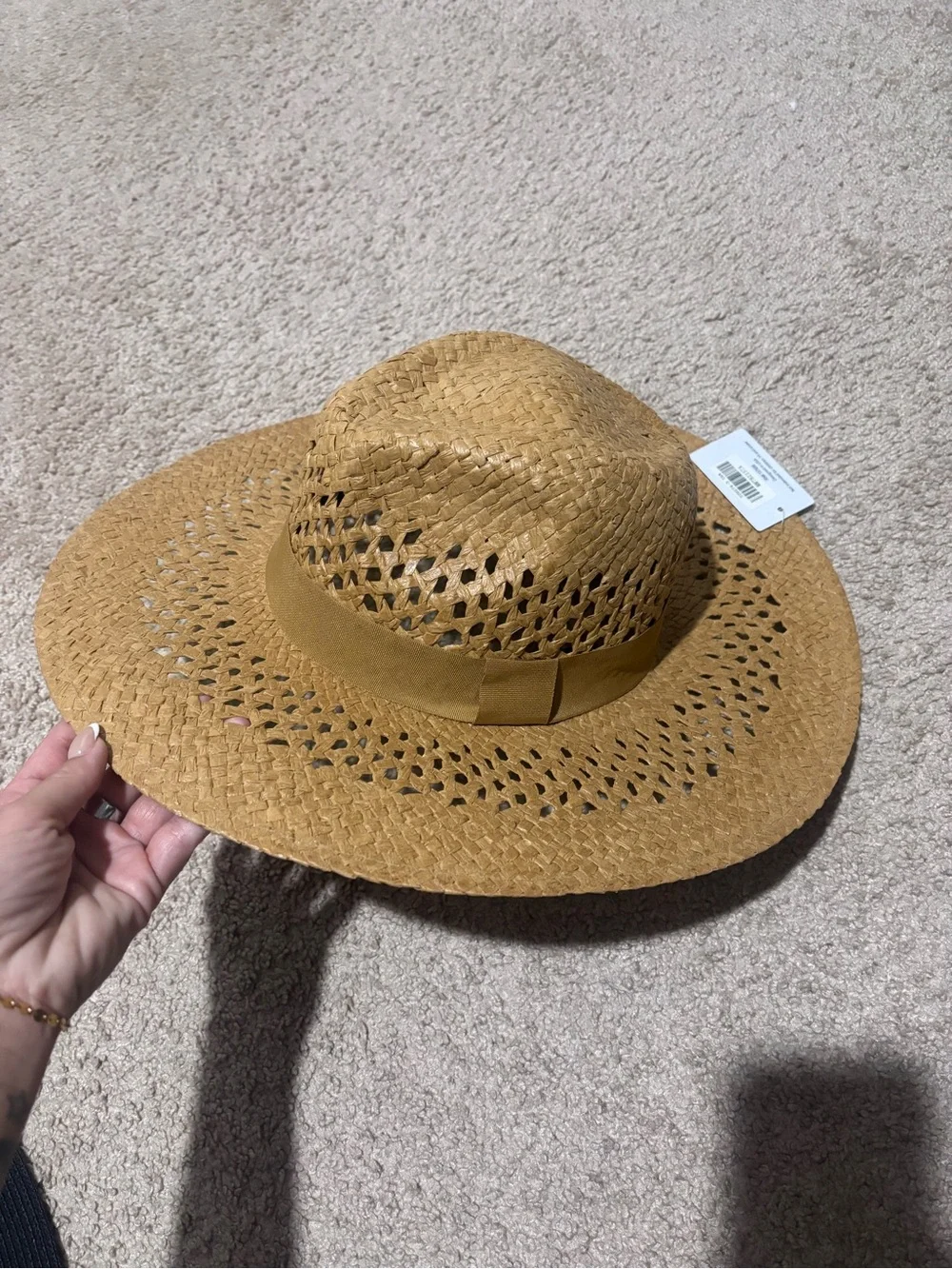 Womens Wide-Brim Straw Beach Hat in Natural